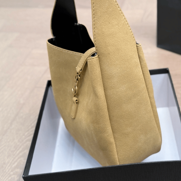 Saint Laurent Le 5 À 7 Hobo Bag 8.3 Inches 8094611U80W3194