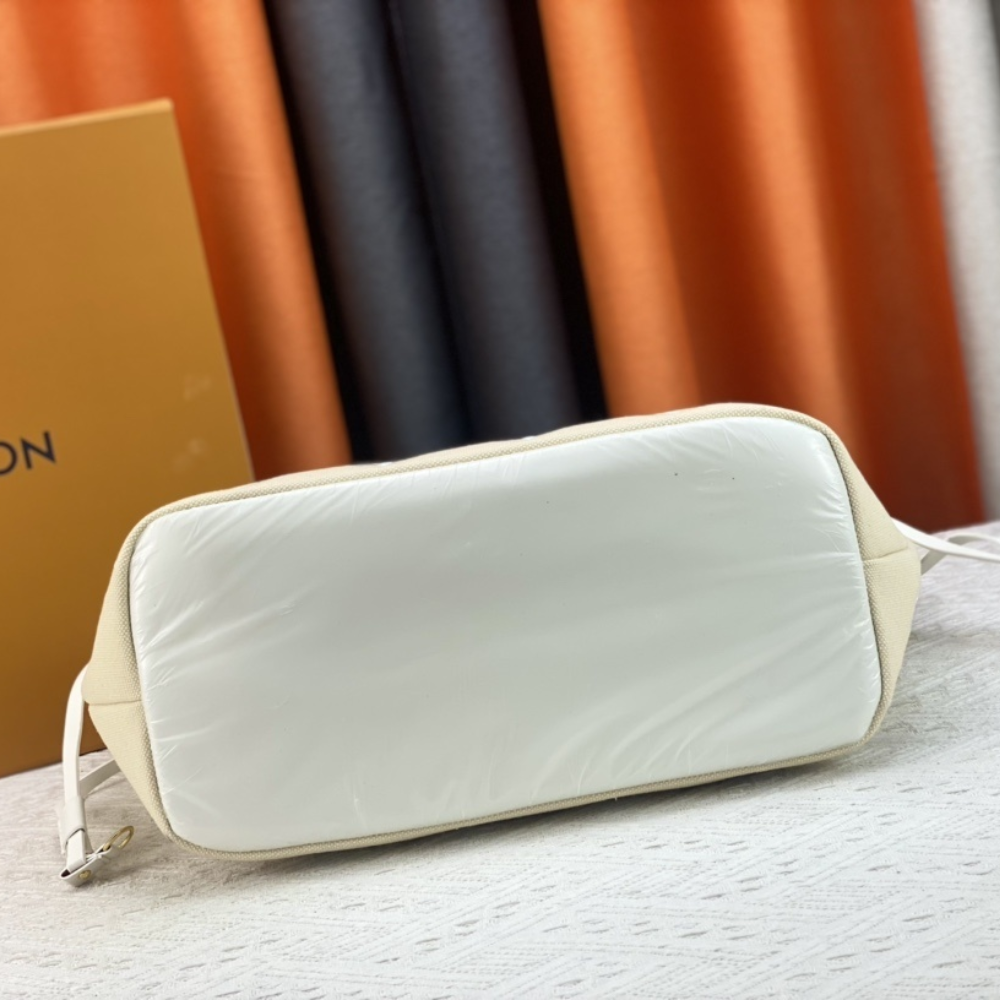 Louis Vuitton Neverfull MM Monogram Giant By The Pool White On Beige 12.2 Inches M22838