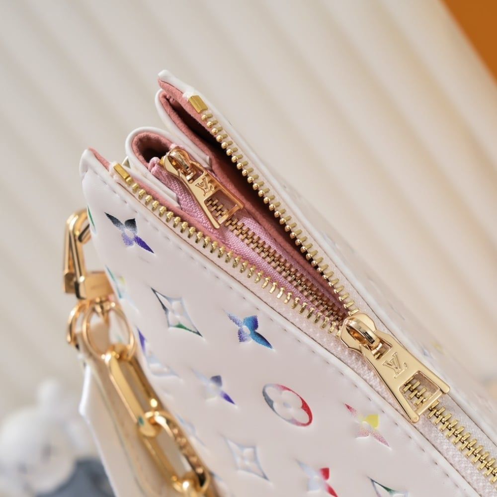 Louis Vuitton Bolso Coussin PM White 10.2 Inches M21209