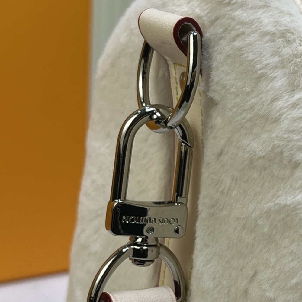 Louis Vuitton Puffy Shearling Keepall Bandoulière 50 Beige 19.7 Inches M23108
