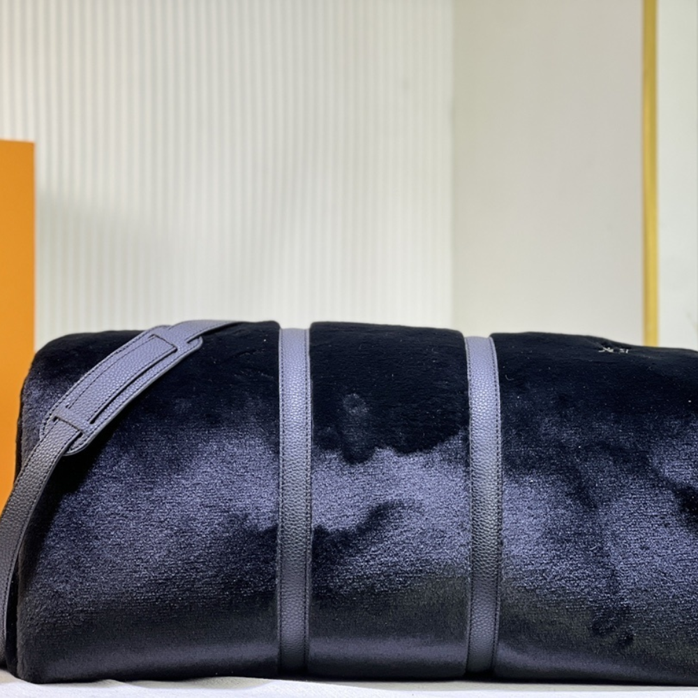 Louis Vuitton Puffy Shearling Keepall Bandoulière 50 Black 19.7 Inches M23108