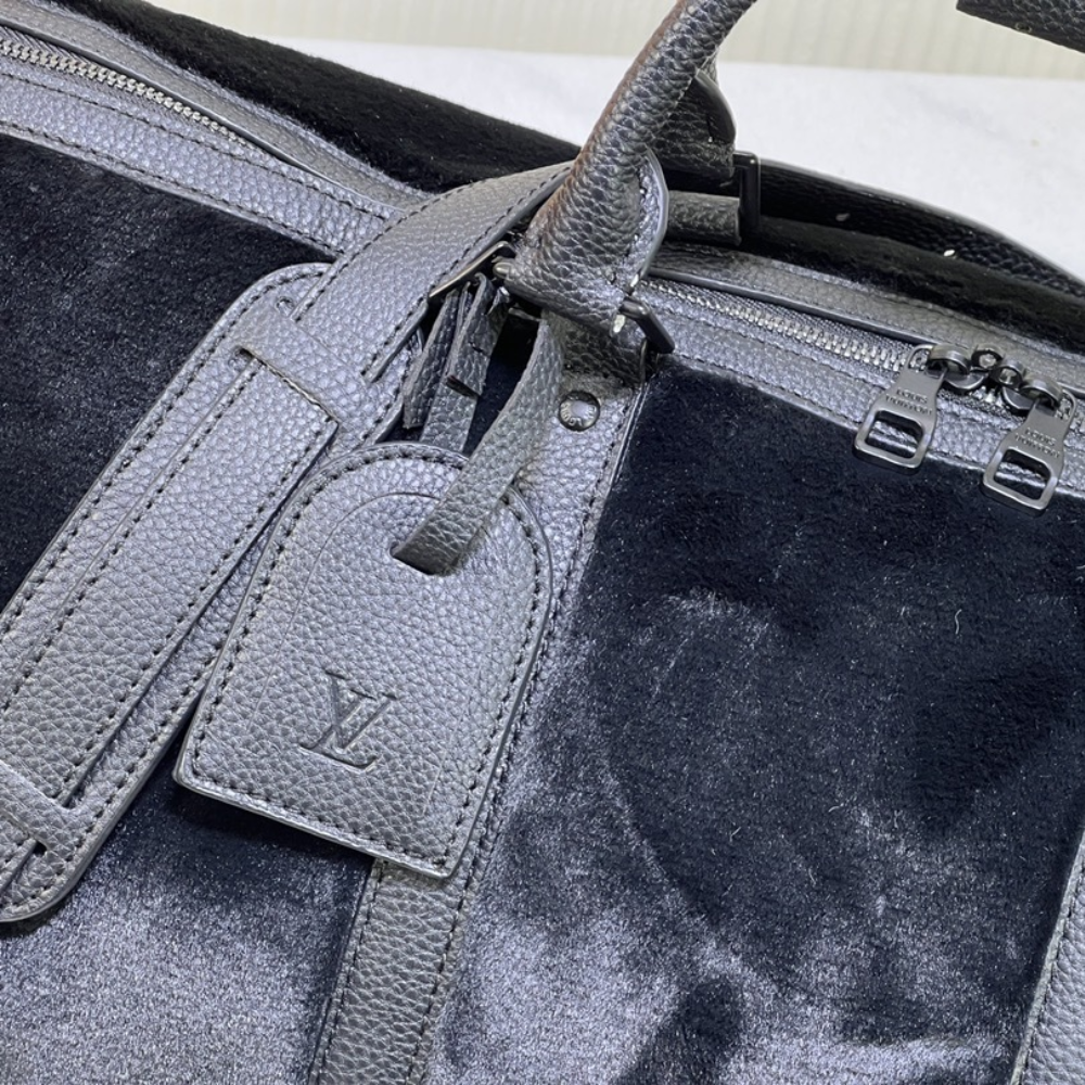 Louis Vuitton Puffy Shearling Keepall Bandoulière 50 Black 19.7 Inches M23108