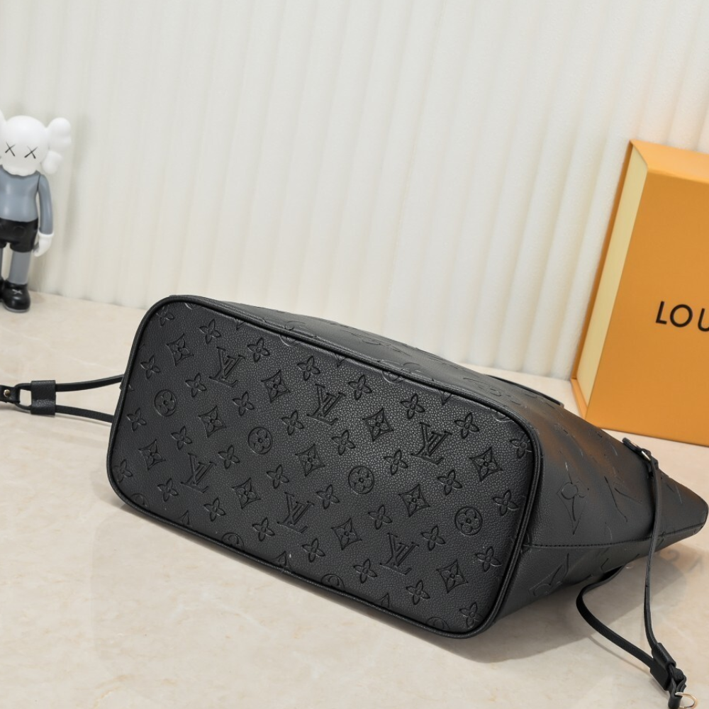 Louis Vuitton Neverfull MM Black 12.2 Inches M12605
