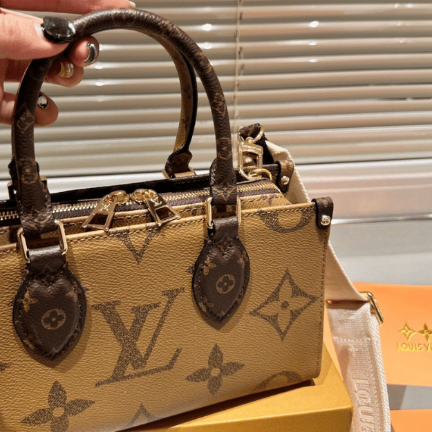 Louis Vuitton Onthego MM Cream Monogram 13.8 Inches